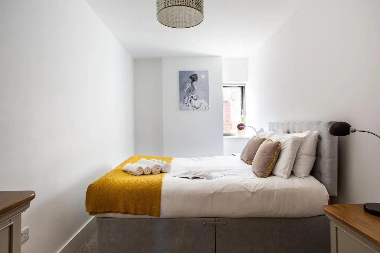 Modern Luxury Apartment, Sleeps 6, Best Location Belfast United Kingdom