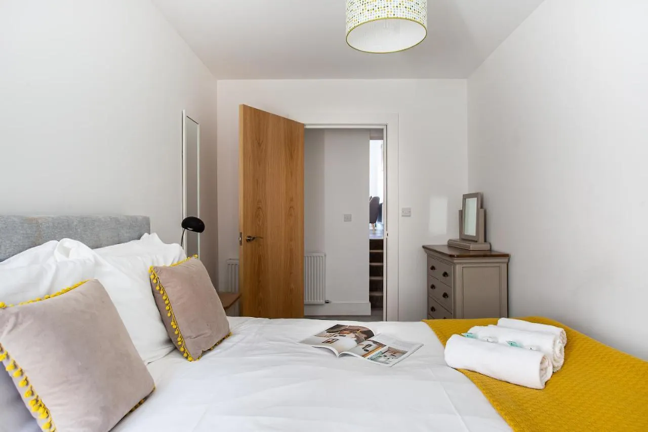 Modern Luxury Apartment, Sleeps 6, Best Location Belfast 0*,  United Kingdom