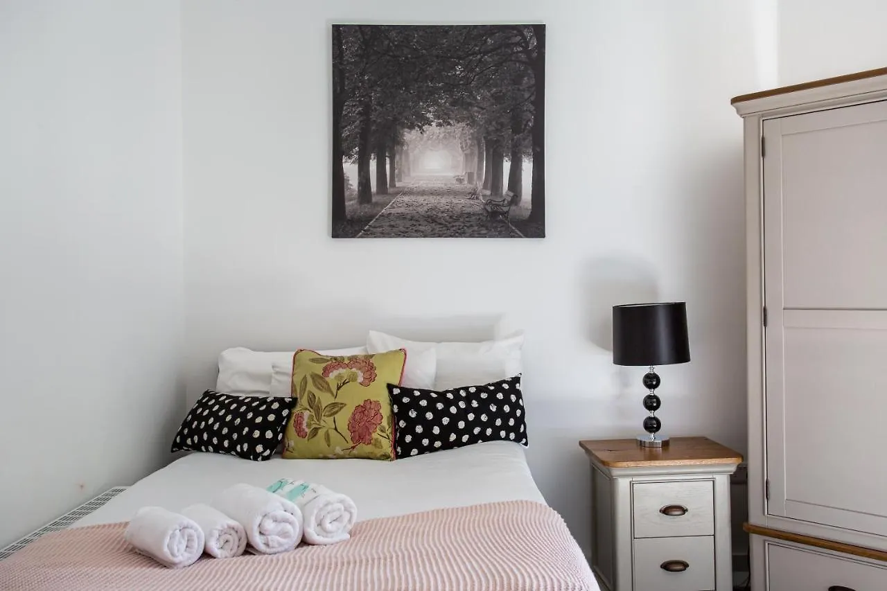 Apartment Modern Luxury Apartment, Sleeps 6, Best Location Belfast United Kingdom